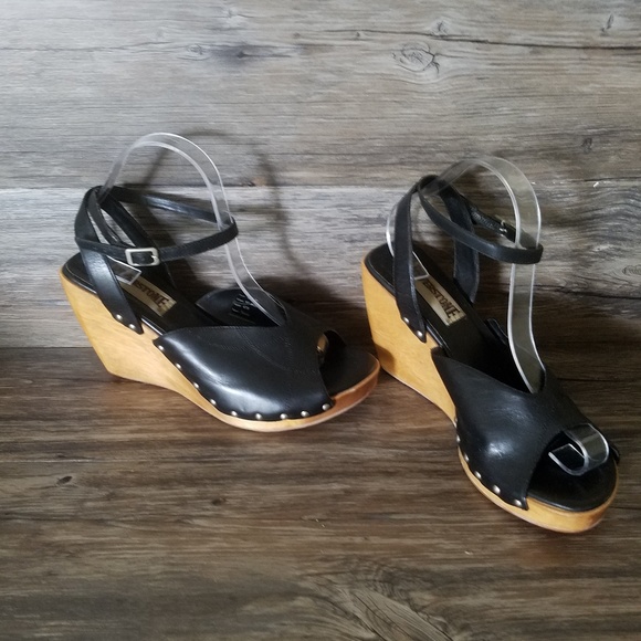 Riverstone Shoes - Riverstone Wood Platform Sandals Clogs sz
10
